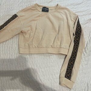 Kittenish cropped shirt / athleisure / loungewear